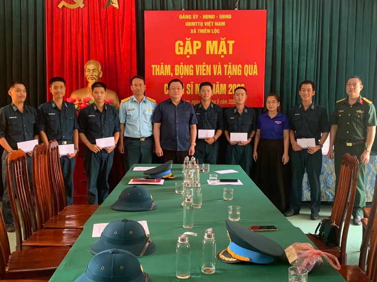 Xã Thiên Lộc tổ chức 4 đoàn thăm, động viên chiến sĩ mới nhập ngũ năm 2026
- Ảnh 5.