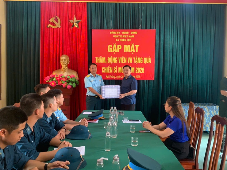 Xã Thiên Lộc tổ chức 4 đoàn thăm, động viên chiến sĩ mới nhập ngũ năm 2026
- Ảnh 6.
