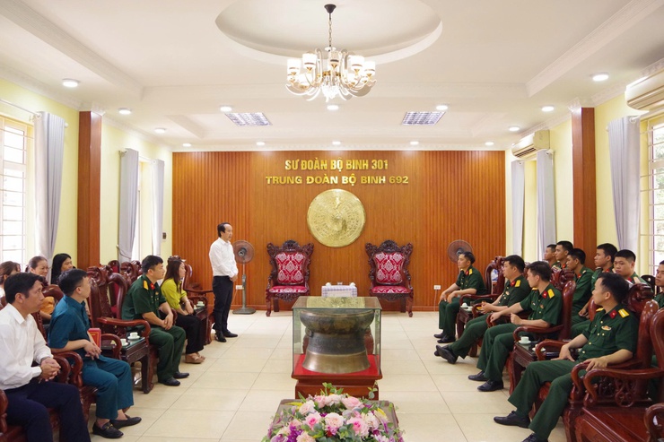 Xã Thiên Lộc tổ chức 4 đoàn thăm, động viên chiến sĩ mới nhập ngũ năm 2026
- Ảnh 9.