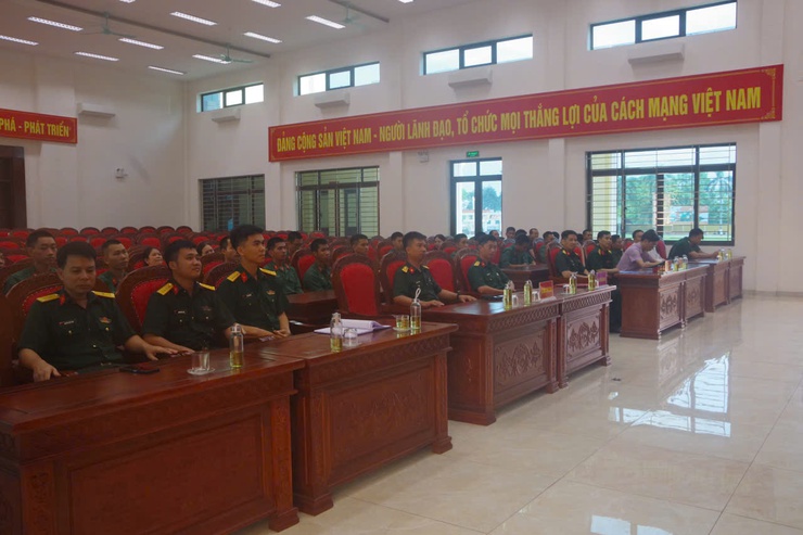 Xã Thiên Lộc tổ chức 4 đoàn thăm, động viên chiến sĩ mới nhập ngũ năm 2026
- Ảnh 14.