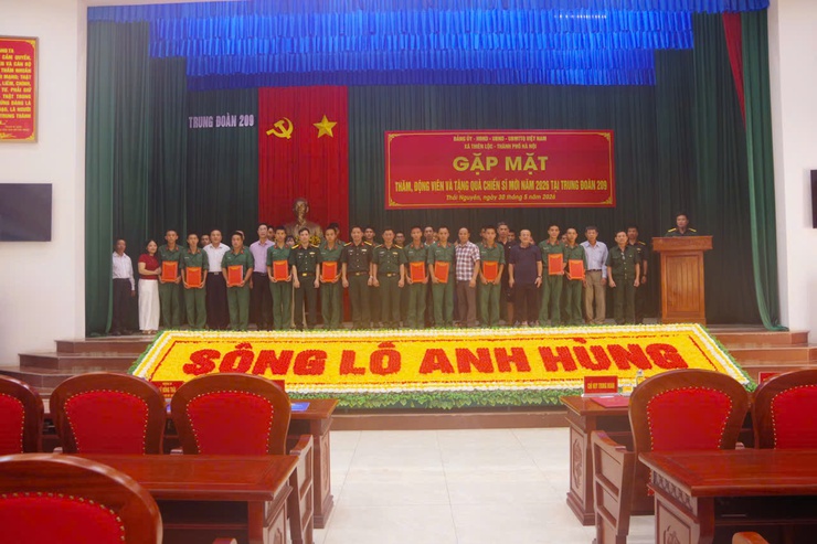 Xã Thiên Lộc tổ chức 4 đoàn thăm, động viên chiến sĩ mới nhập ngũ năm 2026
- Ảnh 15.