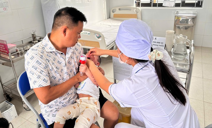 Sở Y tế Hà Nội giám sát công tác triển khai "Ngày vi chất dinh dưỡng" tại xã Bát Tràng- Ảnh 4.