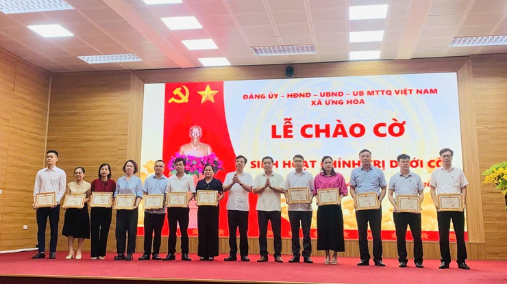 ỨNG HÒA TRAO CỜ THI ĐUA CỦA THÀNH PHỐ VÀ TRIỂN KHAI NHIỆM VỤ TRỌNG TÂM THÁNG 6/2026.- Ảnh 3.