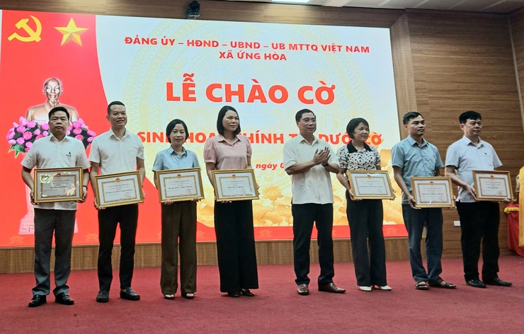 ỨNG HÒA TRAO CỜ THI ĐUA CỦA THÀNH PHỐ VÀ TRIỂN KHAI NHIỆM VỤ TRỌNG TÂM THÁNG 6/2026.- Ảnh 4.