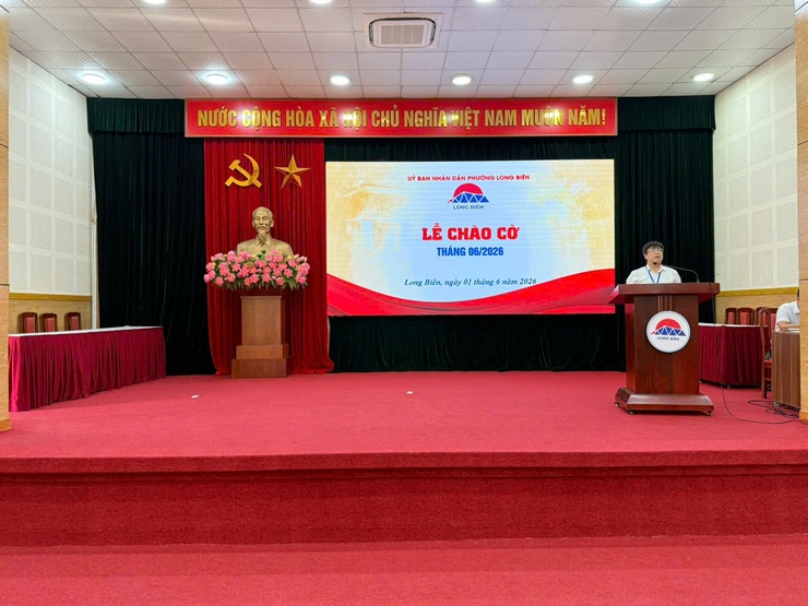 UBND phường Long Biên tổ chức Lễ chào cờ tháng 6/2026- Ảnh 2.