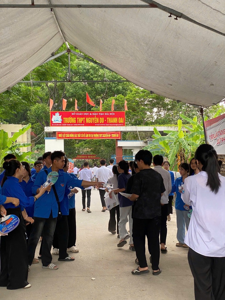 KẾT THÚC THỜI GIAN LÀM BÀI MÔN TOÁN – KHÉP LẠI KỲ THI TUYỂN SINH VÀO LỚP 10 THPT HÀ NỘI NĂM HỌC 2026 – 2027- Ảnh 1.
