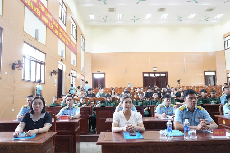 KHAI MẠC CHƯƠNG TRÌNH "HỌC KỲ TRONG QUÂN ĐỘI" NĂM 2026 – RÈN LUYỆN BẢN LĨNH, TRƯỞNG THÀNH TRONG KỶ LUẬT- Ảnh 5.