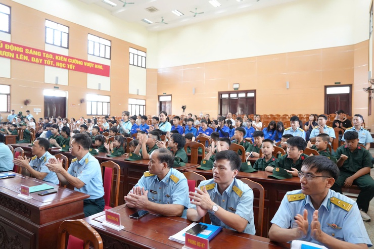KHAI MẠC CHƯƠNG TRÌNH "HỌC KỲ TRONG QUÂN ĐỘI" NĂM 2026 – RÈN LUYỆN BẢN LĨNH, TRƯỞNG THÀNH TRONG KỶ LUẬT- Ảnh 8.