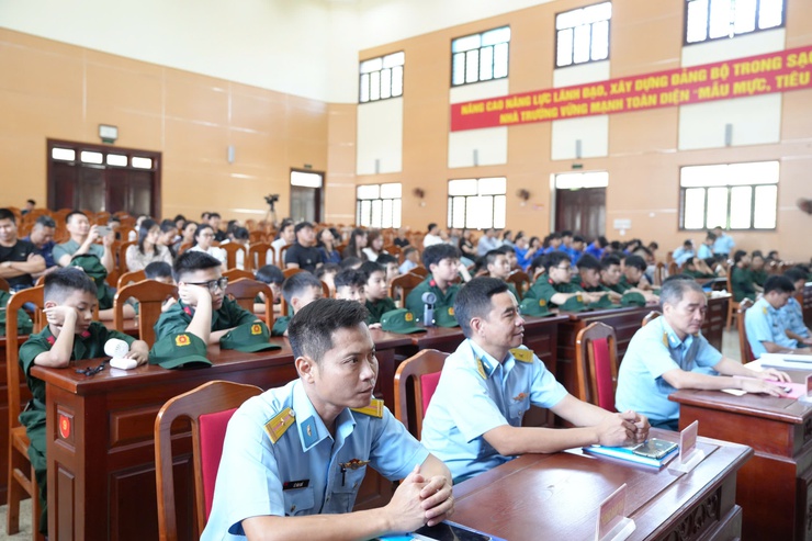 KHAI MẠC CHƯƠNG TRÌNH "HỌC KỲ TRONG QUÂN ĐỘI" NĂM 2026 – RÈN LUYỆN BẢN LĨNH, TRƯỞNG THÀNH TRONG KỶ LUẬT- Ảnh 12.