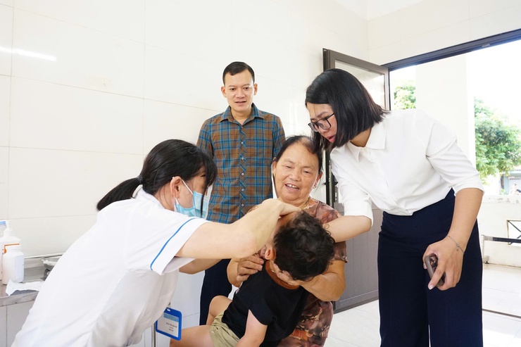 Xã Hoà Phú triển khai chiến dịch bổ sung vitamin A đợt 1 năm 2026cho trẻ từ 6 tháng tuổi đến dưới 36 tháng tuổi- Ảnh 2.