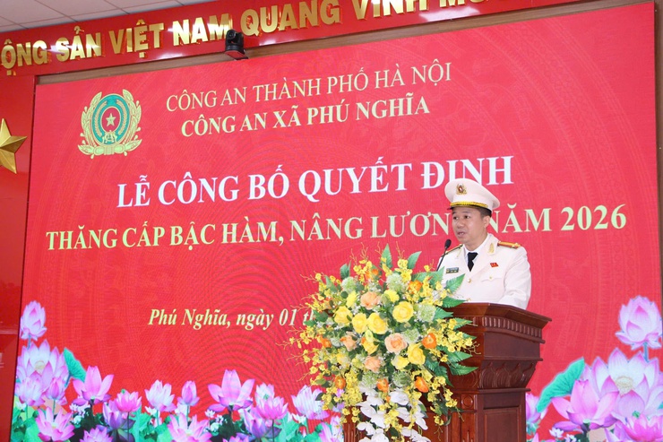 Công an xã Phú Nghĩa tổ chức chào cờ đầu tháng và công bố quyết định thăng cấp bậc hàm, nâng bậc lương năm 2026- Ảnh 18.