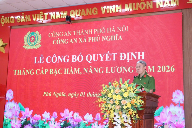 Công an xã Phú Nghĩa tổ chức chào cờ đầu tháng và công bố quyết định thăng cấp bậc hàm, nâng bậc lương năm 2026- Ảnh 19.