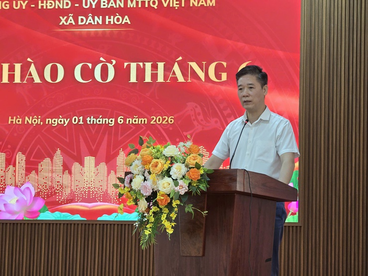 GẦN 40 CÁN BỘ, ĐẢNG VIÊN KHỐI CÁC CƠ QUAN ĐẢNG ỦY, HĐND, MTTQ VÀ CÁC TỔ CHỨC CHÍNH TRỊ XÃ HỘI DÂN HÒA THỰC HIỆN NGHI THỨC LỄ CHÀO CỜ THÁNG 6- Ảnh 3.