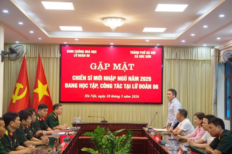 BAN THƯỜNG VỤ ĐẢNG ỦY XÃ SÓC SƠN THĂM, ĐỘNG VIÊN CHIẾN SĨ MỚI TẠI LỮ ĐOÀN 86- Ảnh 1.