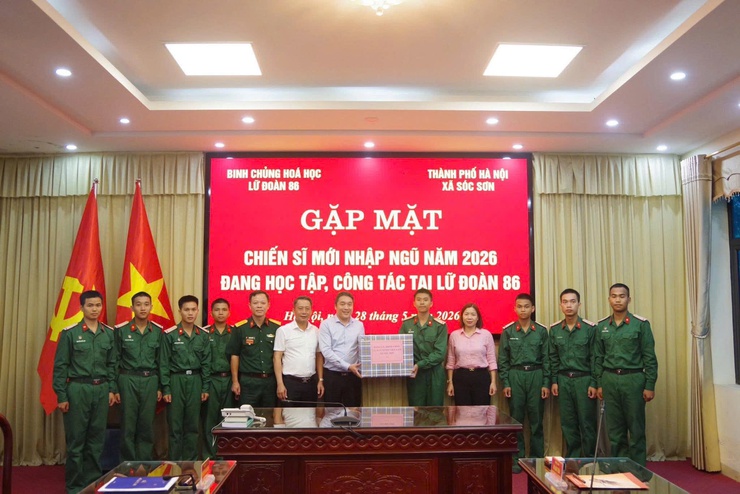 BAN THƯỜNG VỤ ĐẢNG ỦY XÃ SÓC SƠN THĂM, ĐỘNG VIÊN CHIẾN SĨ MỚI TẠI LỮ ĐOÀN 86- Ảnh 3.