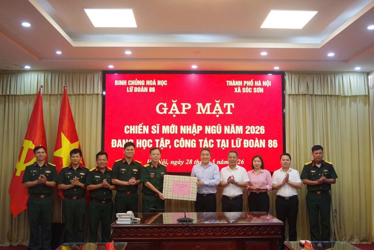 BAN THƯỜNG VỤ ĐẢNG ỦY XÃ SÓC SƠN THĂM, ĐỘNG VIÊN CHIẾN SĨ MỚI TẠI LỮ ĐOÀN 86- Ảnh 2.