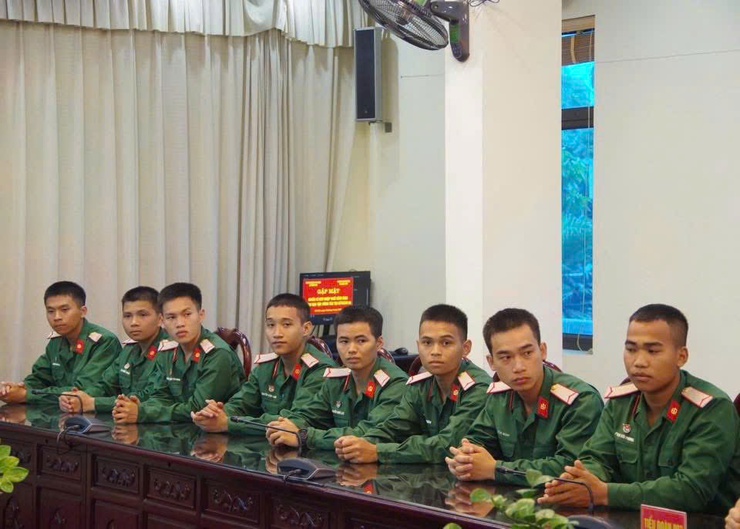 BAN THƯỜNG VỤ ĐẢNG ỦY XÃ SÓC SƠN THĂM, ĐỘNG VIÊN CHIẾN SĨ MỚI TẠI LỮ ĐOÀN 86- Ảnh 5.