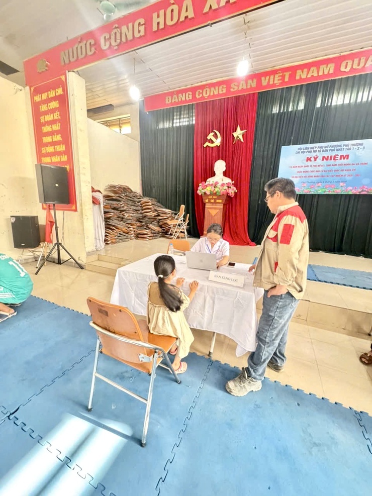 Phường Phú Thượng đồng loạt tổ chức cho trẻ uống bổ sung Vitamin A và cân, đo trẻ em đợt 1 năm 2026- Ảnh 8.