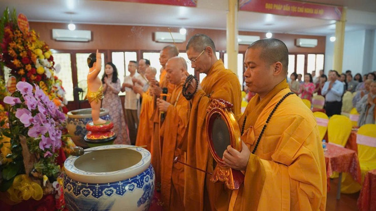 Phường Hai Bà Trưng: Tổ chức thăm và tặng quà các cơ sở tôn giáo nhân dịp Đại lễ Phật đản 2570 - dương lịch 2026.- Ảnh 7.