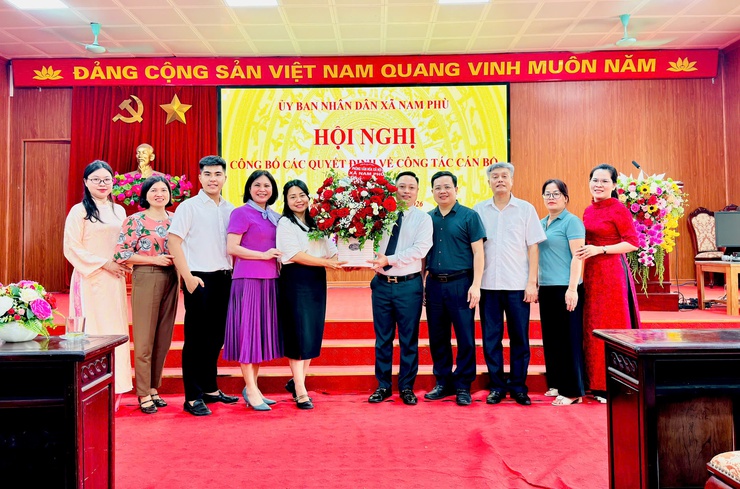 Nam Phù kiện toàn đội ngũ cán bộ - Đáp ứng yêu cầu phát triển trong giai đoạn mới- Ảnh 6.
