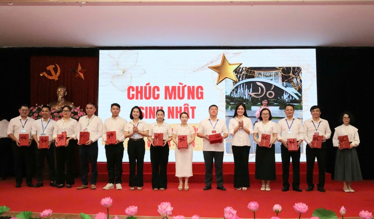 LỄ SINH HOẠT DƯỚI CỜ THÁNG 6 CƠ QUAN ĐẢNG ỦY VÀ CƠ QUAN HĐND-UBND PHƯỜNG BỒ ĐỀ. - Ảnh 6.