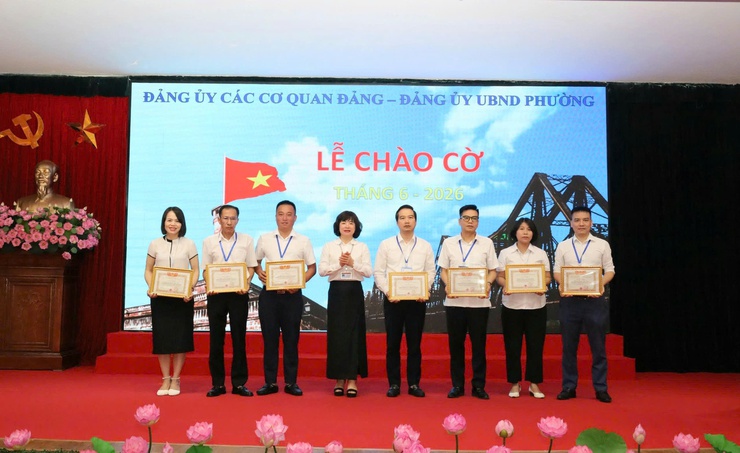 LỄ SINH HOẠT DƯỚI CỜ THÁNG 6 CƠ QUAN ĐẢNG ỦY VÀ CƠ QUAN HĐND-UBND PHƯỜNG BỒ ĐỀ. - Ảnh 5.