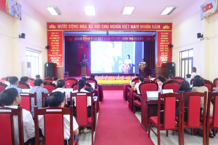 Xã Hòa Phú tổ chức hội nghị tập huấn sử dụng Hệ thống quản trị thực thi nhiệm vụ và đánh giá cán bộ gắn với đo lường hiệu suất công việc (OKR/KPI)- Ảnh 1.
