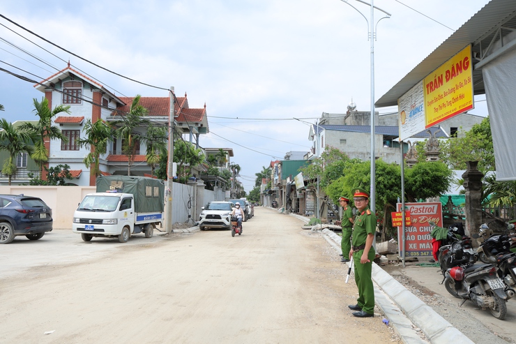 Chiều 10/6, các thí sinh dự Kỳ thi tốt nghiệp THPT năm 2026 tại Điểm thi Trường THCS Trung Hòa, xã Phú Nghĩa đến làm thủ tục dự thi- Ảnh 8.