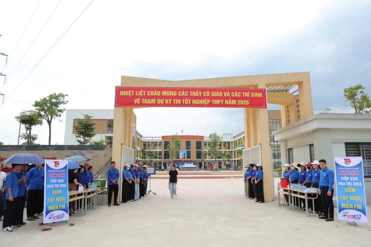 Chiều 10/6, các thí sinh dự Kỳ thi tốt nghiệp THPT năm 2026 tại Điểm thi Trường THCS Trung Hòa, xã Phú Nghĩa đến làm thủ tục dự thi- Ảnh 7.