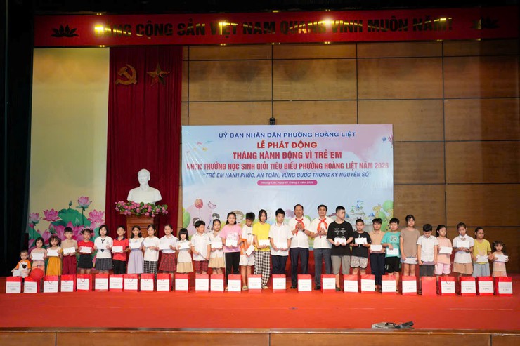 Phường Hoàng Liệt tổ chức Lễ phát động Tháng hành động vì trẻ em; khen thưởng học sinh giỏi tiêu biểu phường Hoàng Liệt năm 2026- Ảnh 1.
