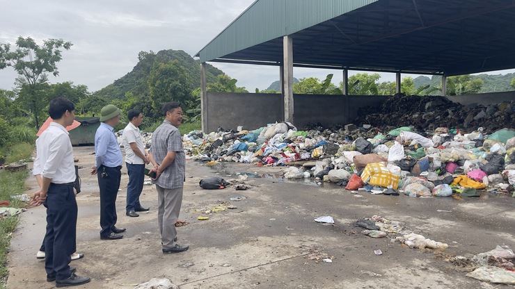 HĐND xã Hương Sơn giám sát công tác vệ sinh môi trường và xử lý rác thải trên địa bàn- Ảnh 3.