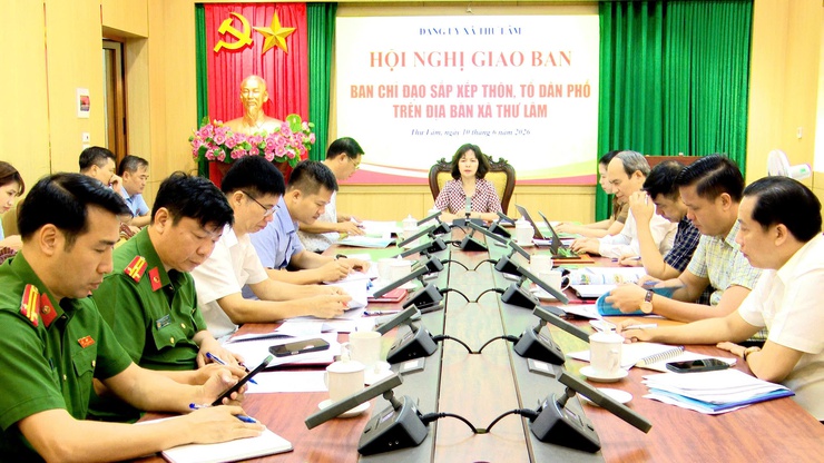 Đảng ủy xã Thư Lâm giao ban Ban Chỉ đạo sắp xếp thôn, tổ dân phố trên địa bàn xã
- Ảnh 1.