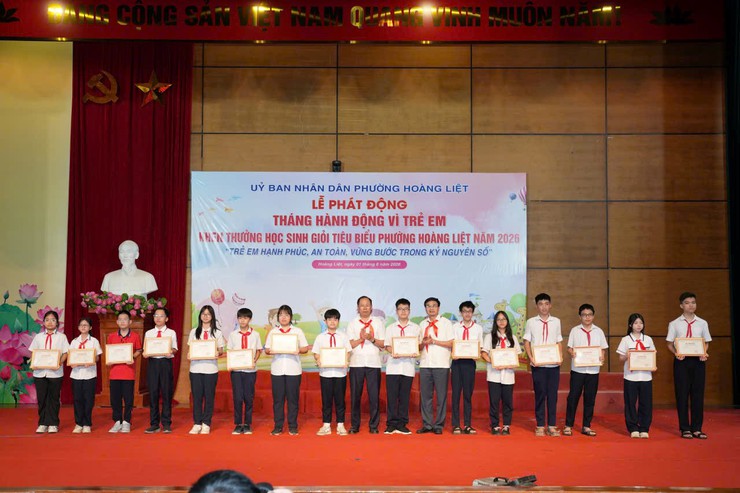 Phường Hoàng Liệt tổ chức Lễ phát động Tháng hành động vì trẻ em; khen thưởng học sinh giỏi tiêu biểu phường Hoàng Liệt năm 2026- Ảnh 2.