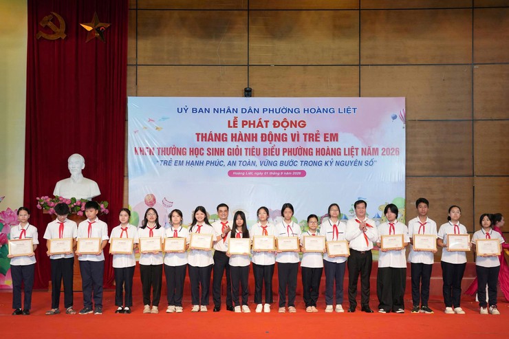 Phường Hoàng Liệt tổ chức Lễ phát động Tháng hành động vì trẻ em; khen thưởng học sinh giỏi tiêu biểu phường Hoàng Liệt năm 2026- Ảnh 4.
