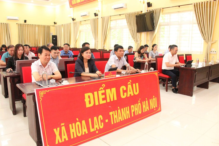 Xã Hòa Lạc dự Hội nghị Thành phố sơ kết 1 năm vận hành chính quyền địa phương hai cấp tại điểm cầu địa phương- Ảnh 1.