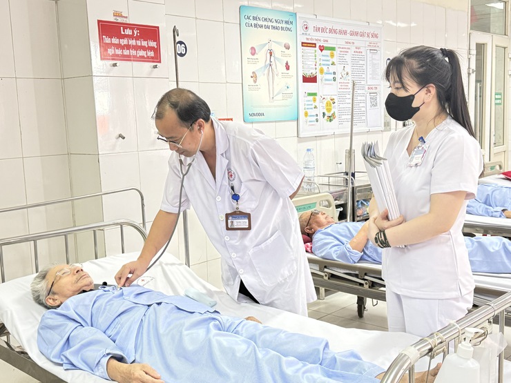 Bệnh nhân mắc bệnh phổi tắc nghẽn mạn tính không chủ quan khi thời tiết nắng nóng- Ảnh 1.