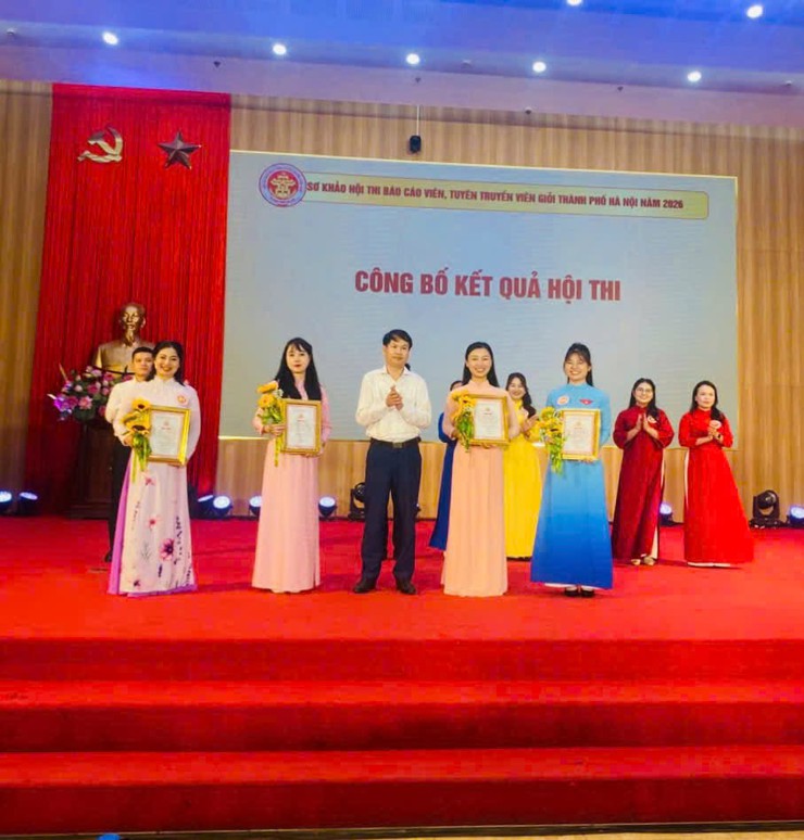 ĐẠI DIỆN PHƯỜNG BẠCH MAI ĐÃ XUẤT SẮC GIÀNH GIẢI NHẤT VÒNG SƠ KHẢO HỘI THI BÁO CÁO VIÊN, TUYÊN TRUYỀN VIÊN GIỎI NĂM 2026 CỤM THI SỐ 2 THÀNH PHỐ HÀ NỘI. - Ảnh 2.