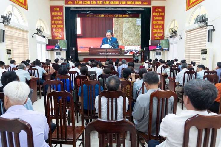 ỨNG THIÊN THAM DỰ HỘI NGHỊ TRỰC TUYẾN SƠ KẾT 1 NĂM VẬN HÀNH CHÍNH QUYỀN ĐỊA PHƯƠNG HAI CẤP CỦA THÀNH PHỐ HÀ NỘI- Ảnh 3.