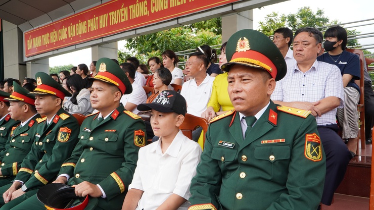 Lãnh đạo xã Đại Xuyên tham dự lễ tuyên thệ chiến sĩ mới của Trung đoàn Bộ binh 692- Ảnh 5.