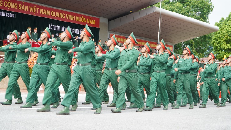 Lãnh đạo xã Đại Xuyên tham dự lễ tuyên thệ chiến sĩ mới của Trung đoàn Bộ binh 692- Ảnh 10.