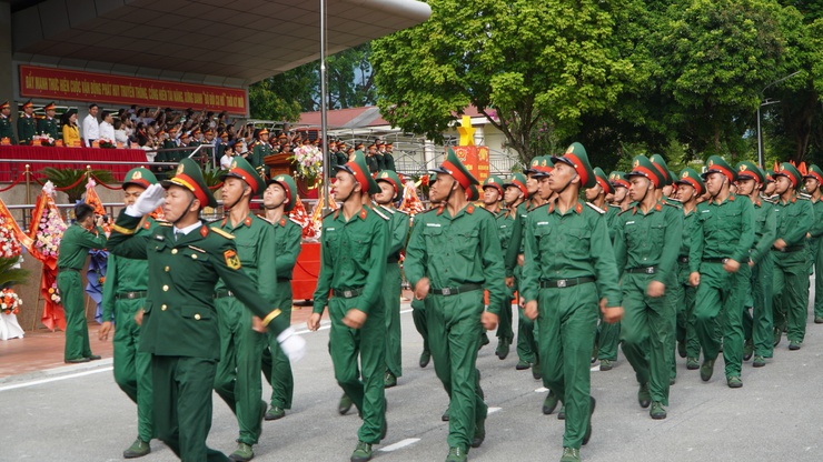 Lãnh đạo xã Đại Xuyên tham dự lễ tuyên thệ chiến sĩ mới của Trung đoàn Bộ binh 692- Ảnh 9.