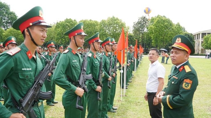 Lãnh đạo xã Đại Xuyên tham dự lễ tuyên thệ chiến sĩ mới của Trung đoàn Bộ binh 692- Ảnh 11.