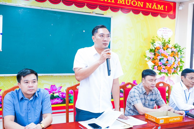 Lãnh đạo xã Thượng Phúc thăm, động viên Hội đồng coi thi và 581 thí sinh tại điểm thi Trường THPT Lý Tử Tấn- Ảnh 2.