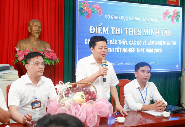 Đồng chí Chủ tịch UBND xã thăm, động viên Hội đồng coi thi Kỳ thi tốt nghiệp THPT năm 2026- Ảnh 3.