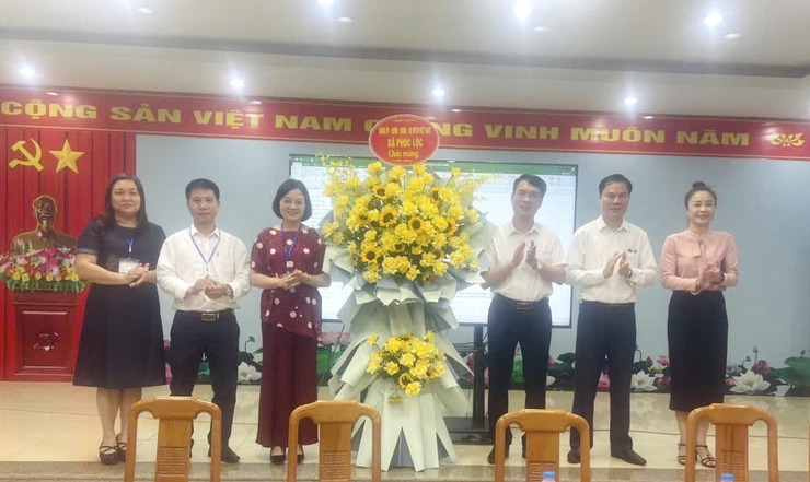 Đoàn công tác UBND xã Phúc Lộc đến thăm, tặng quà tại điểm thi tốt nghiệp THPT năm 2026 trên địa bàn xã- Ảnh 3.