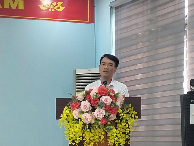 Đoàn công tác UBND xã Phúc Lộc đến thăm, tặng quà tại điểm thi tốt nghiệp THPT năm 2026 trên địa bàn xã- Ảnh 1.