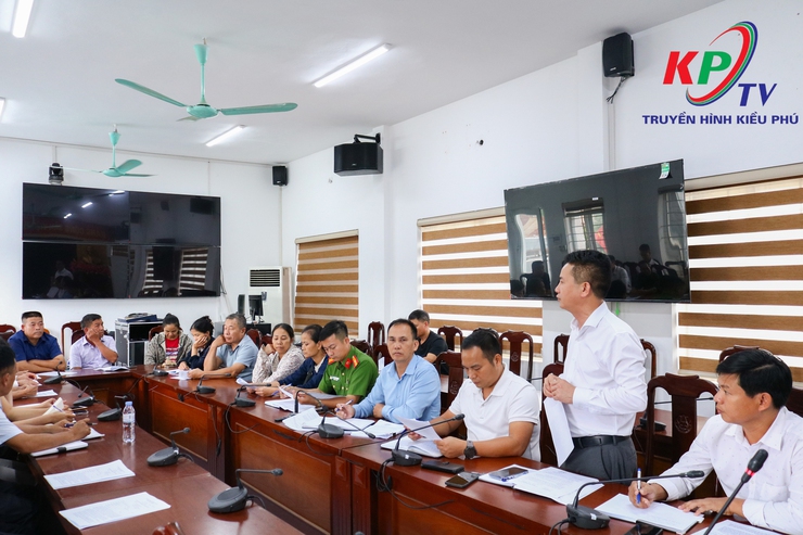 Xã Kiều Phú tổ chức hội nghị làm việc với các cơ sở giết mổ gia súc, gia cầm trên địa bàn xã để tuyên truyền, ký cam kết và hướng dẫn vệ sinh thú y cơ sở giết mổ tập trung tạm thời- Ảnh 2.