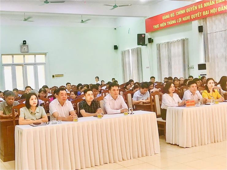 ĐẢNG ỦY XÃ NGỌC HỒI  TRAO THƯỞNG CUỘC THI CHÍNH LUẬN BẢO VỆ NỀN TẢNG TƯ TƯỞNG CỦA ĐẢNG LẦN THỨ SÁU VÀ SƠ KẾT CÔNG TÁC TUYÊN GIÁO, DÂN VẬN 6 THÁNG ĐẦU NĂM 2026- Ảnh 1.