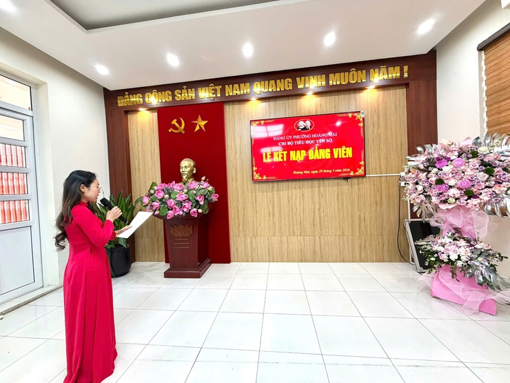 Chi bộ trường Tiểu học Yên Sở tổ chức lễ Kết nạp đảng viên mới- Ảnh 3.