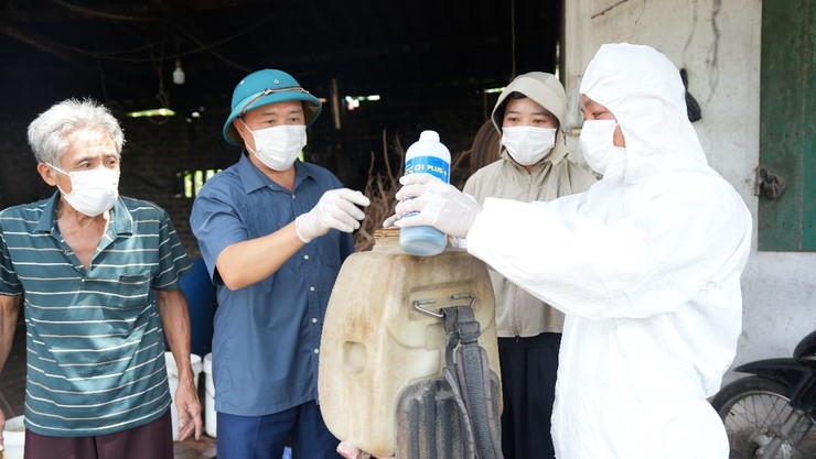 Triển khai công tác vệ sinh, khử trùng, tiêu độc và phun diệt ruồi sau tiêm phòng đại trà đợt 1 năm 2026- Ảnh 3.